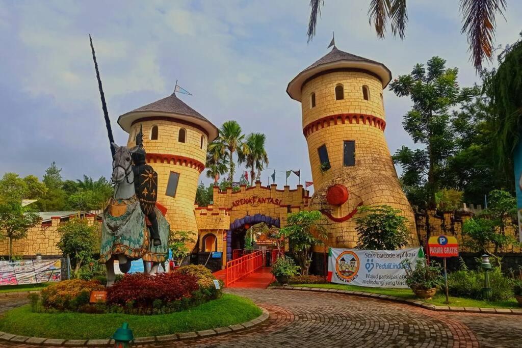 Designer Villa Tokyo Cianjur Eksteriør billede