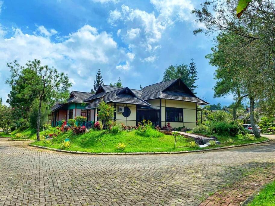 Designer Villa Tokyo Cianjur Eksteriør billede