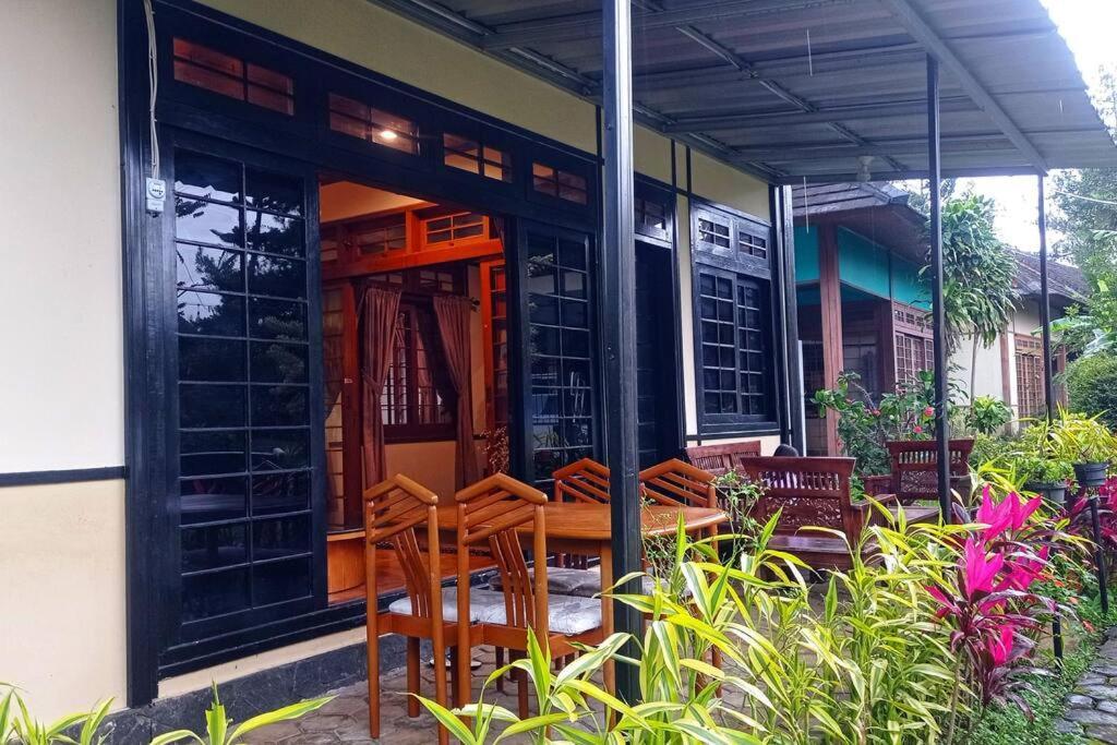 Designer Villa Tokyo Cianjur Eksteriør billede