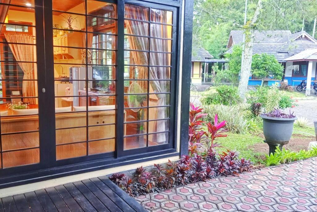 Designer Villa Tokyo Cianjur Eksteriør billede
