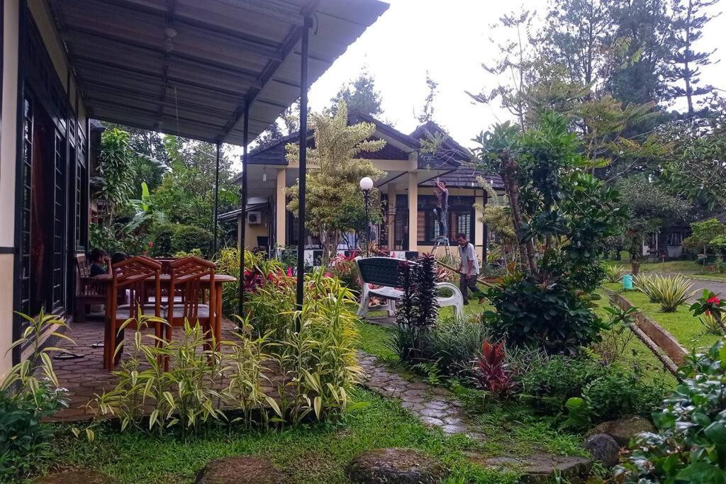 Designer Villa Tokyo Cianjur Eksteriør billede
