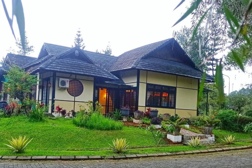 Designer Villa Tokyo Cianjur Eksteriør billede