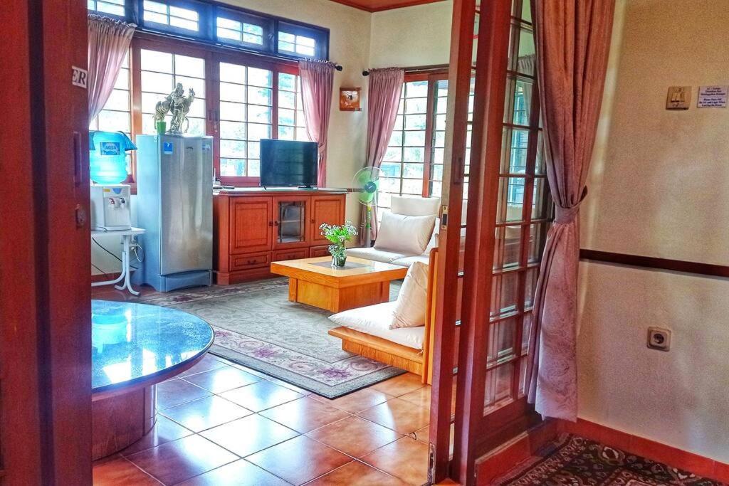 Designer Villa Tokyo Cianjur Eksteriør billede