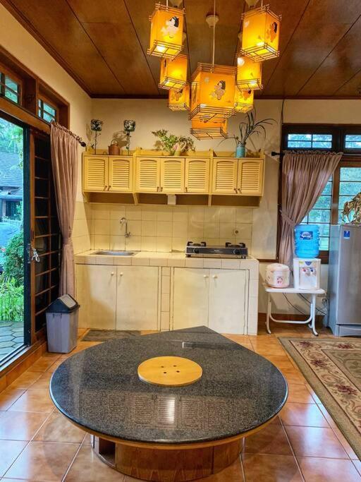 Designer Villa Tokyo Cianjur Eksteriør billede